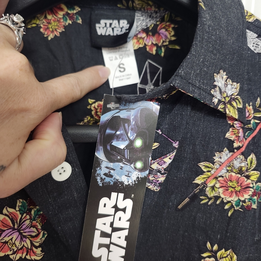 Disney Star Wars Floral Stormtrooper Hawaiian Button Down Shirt Men's Small - Picture 3 of 5